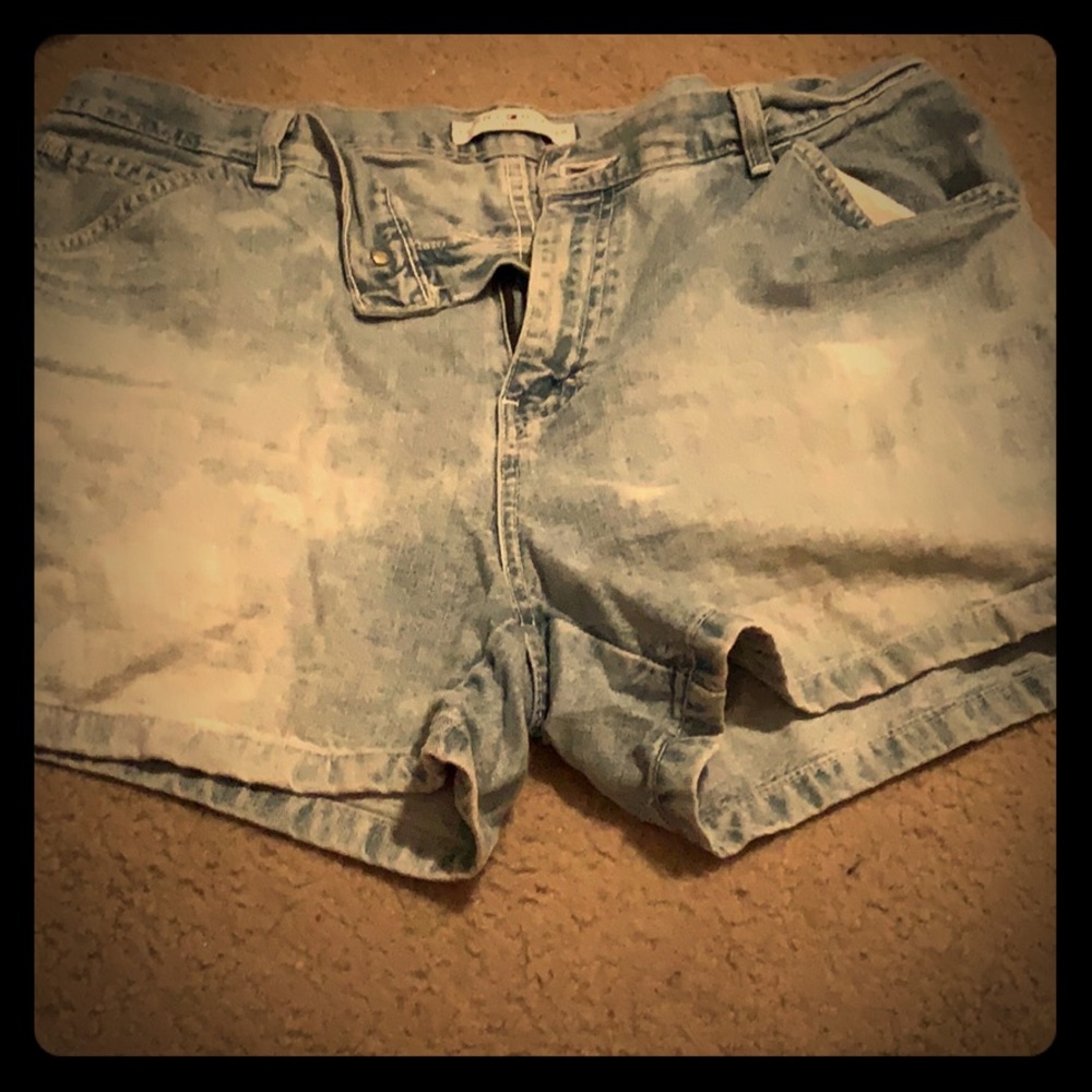 Light washed shorts, worn twice. Tommy hilfiger